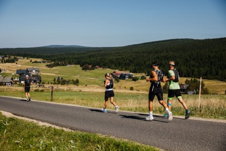 Rekordní Jizerská 50 Run! Do Bedřichova dorazilo skoro 3000 běžců