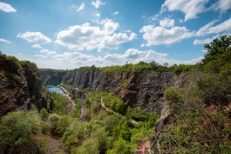 Doprava a parkování na Běhej lesy Karlštejn