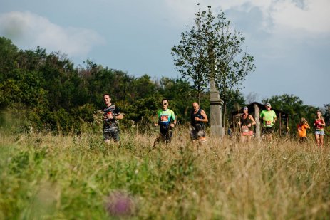 Kvůli lesní kalamitě měníme dlouhou trasu na Karlštejně z 19 na 18 km. 