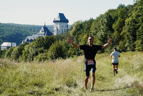 Královské lesní zážitky jménem Běhej lesy Karlštejn si odnáší celkem 2 578 běžců!